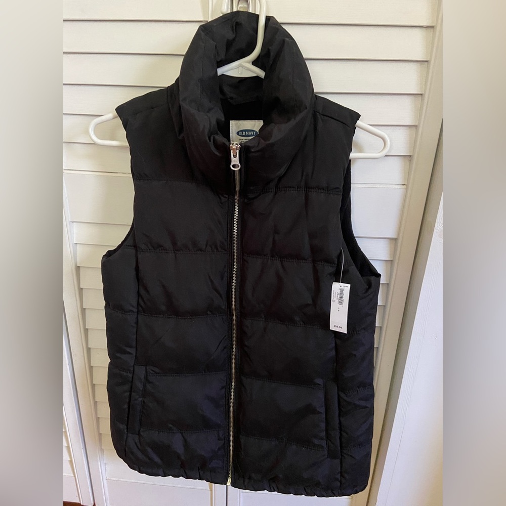 NWT Old Navy brand black vest, size Medium. Perfect condition!
